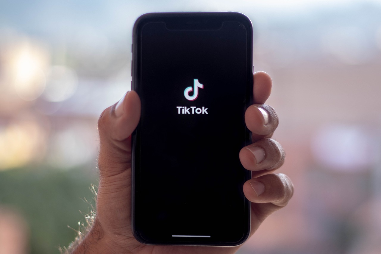 Strategii de succes pentru promovarea pe TikTok în 2025